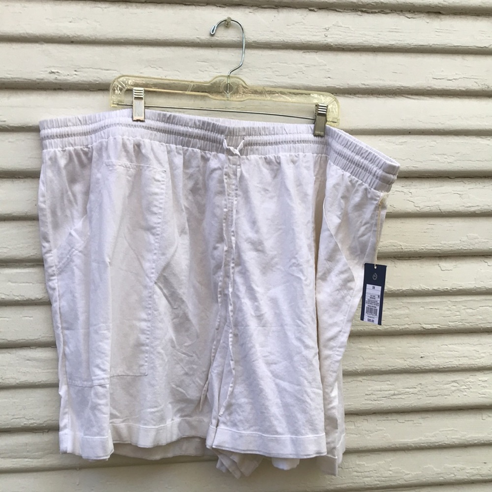 Universal Thread white shorts 3X NWT